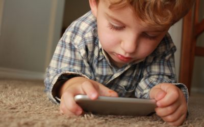 Bildschirmzeit bei Kindern: Wie viel ist okay – und was Papa heimlich selbst guckt